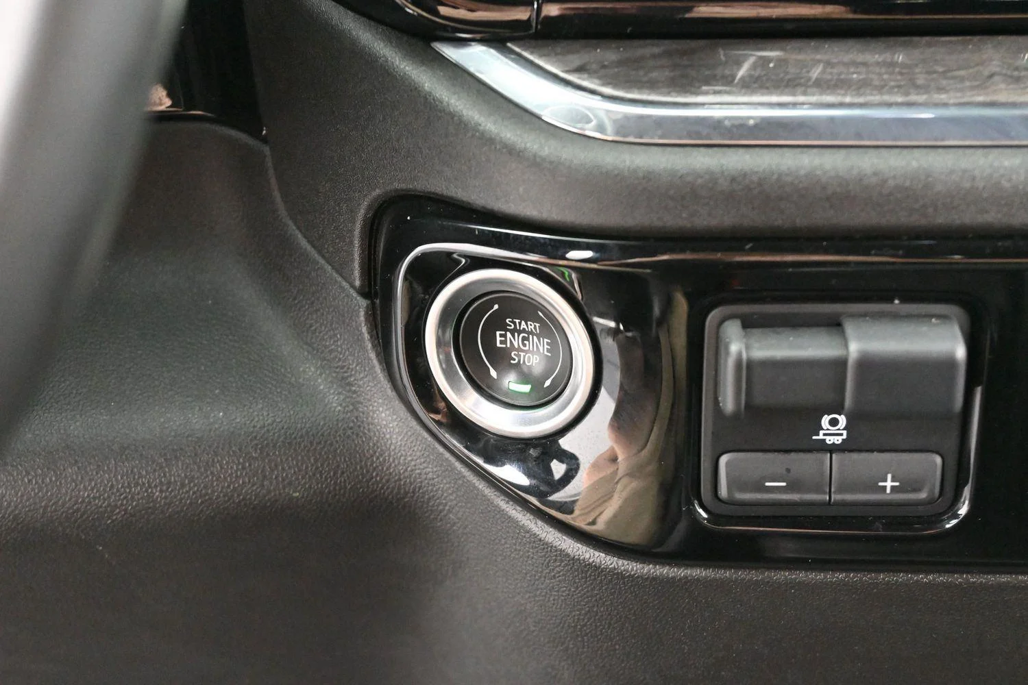 Used 2024 Summit White Chevrolet LTZ image 22