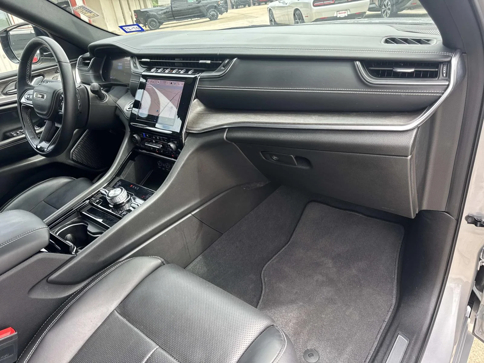 Used 2022 Silver Zynith Jeep Overland image 13