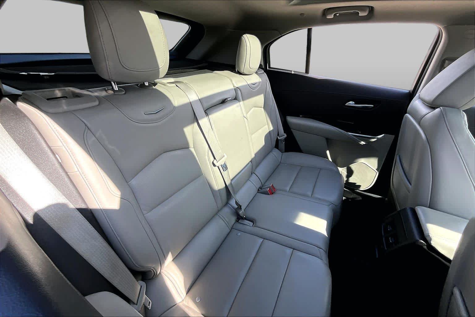 Used 2019 Crystal White Tricoat Cadillac FWD Premium Luxury image 18