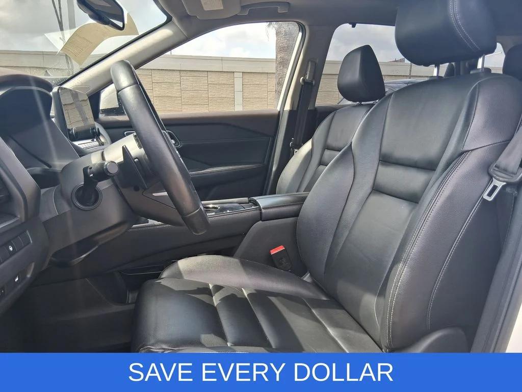 Used 2021 White Nissan SL image 13