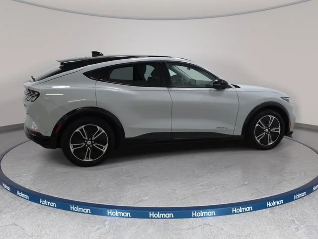 Used 2023 Space White Metallic Ford Premium image 4