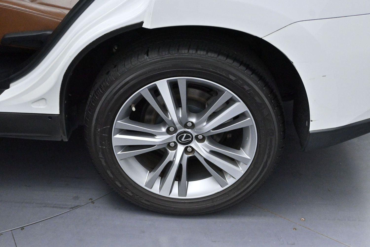 Used 2015 Starfire Pearl Lexus Base image 30