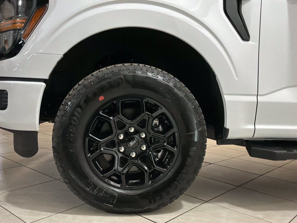 New 2026 Oxford White Ford XLT image 13