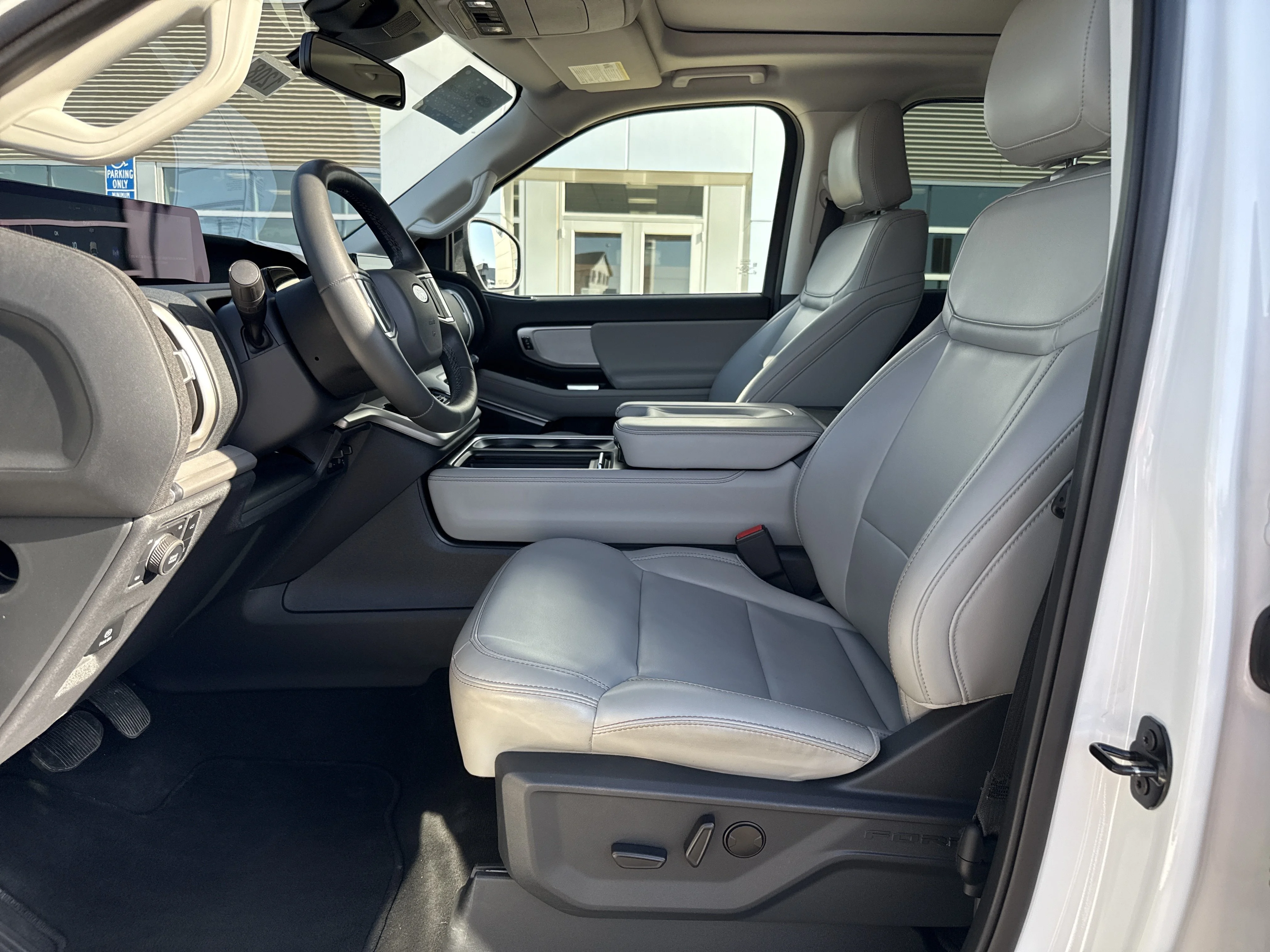 Used 2025 Oxford White Ford Active image 12