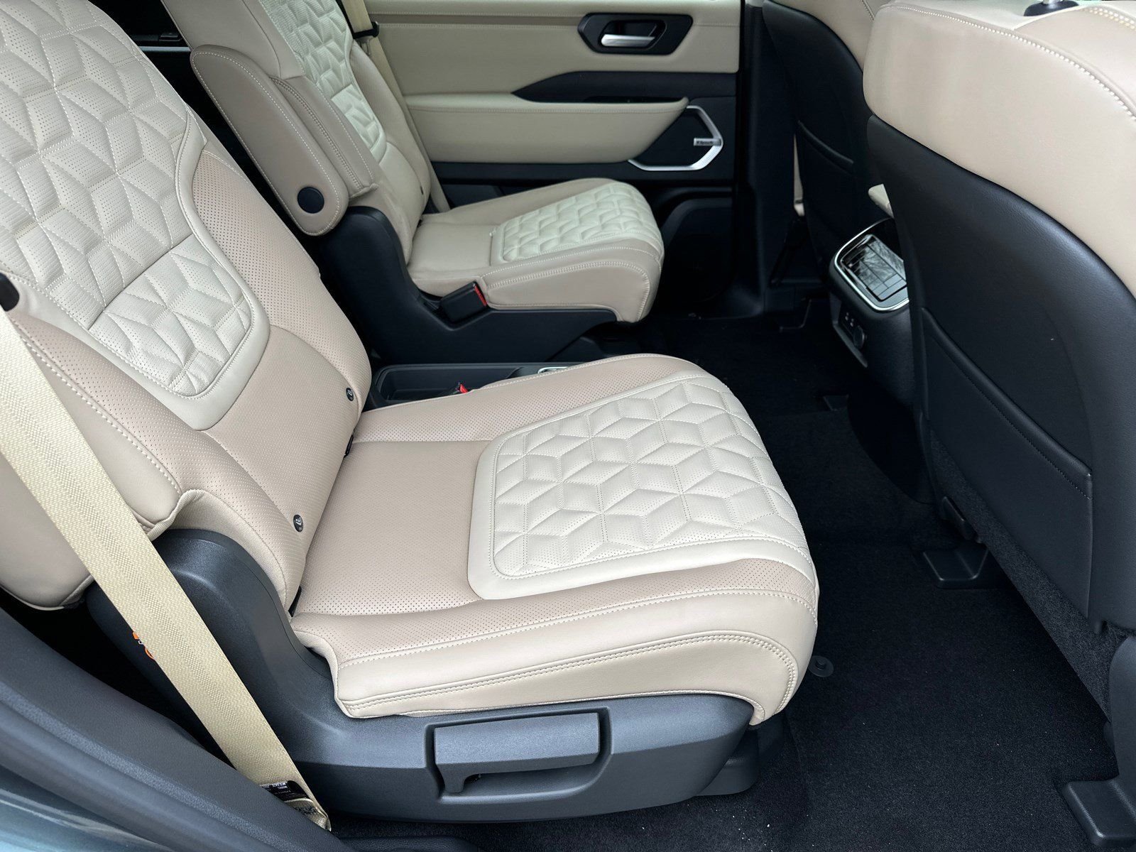 New 2026 White Nissan Platinum Reserve image 16