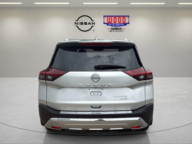 Used 2023 Brilliant Silver Metallic Nissan Platinum image 4