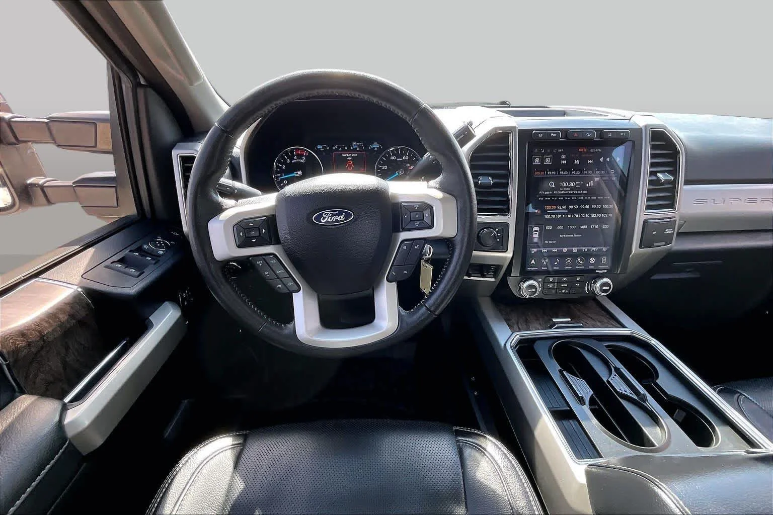 Used 2018 White Platinum Metallic Tri-Coat Ford LARIAT image 6