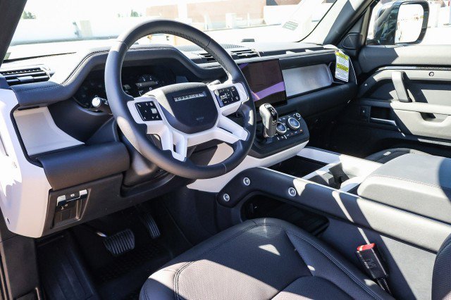Certified Used 2025 Black Land Rover X-Dynamic SE image 18