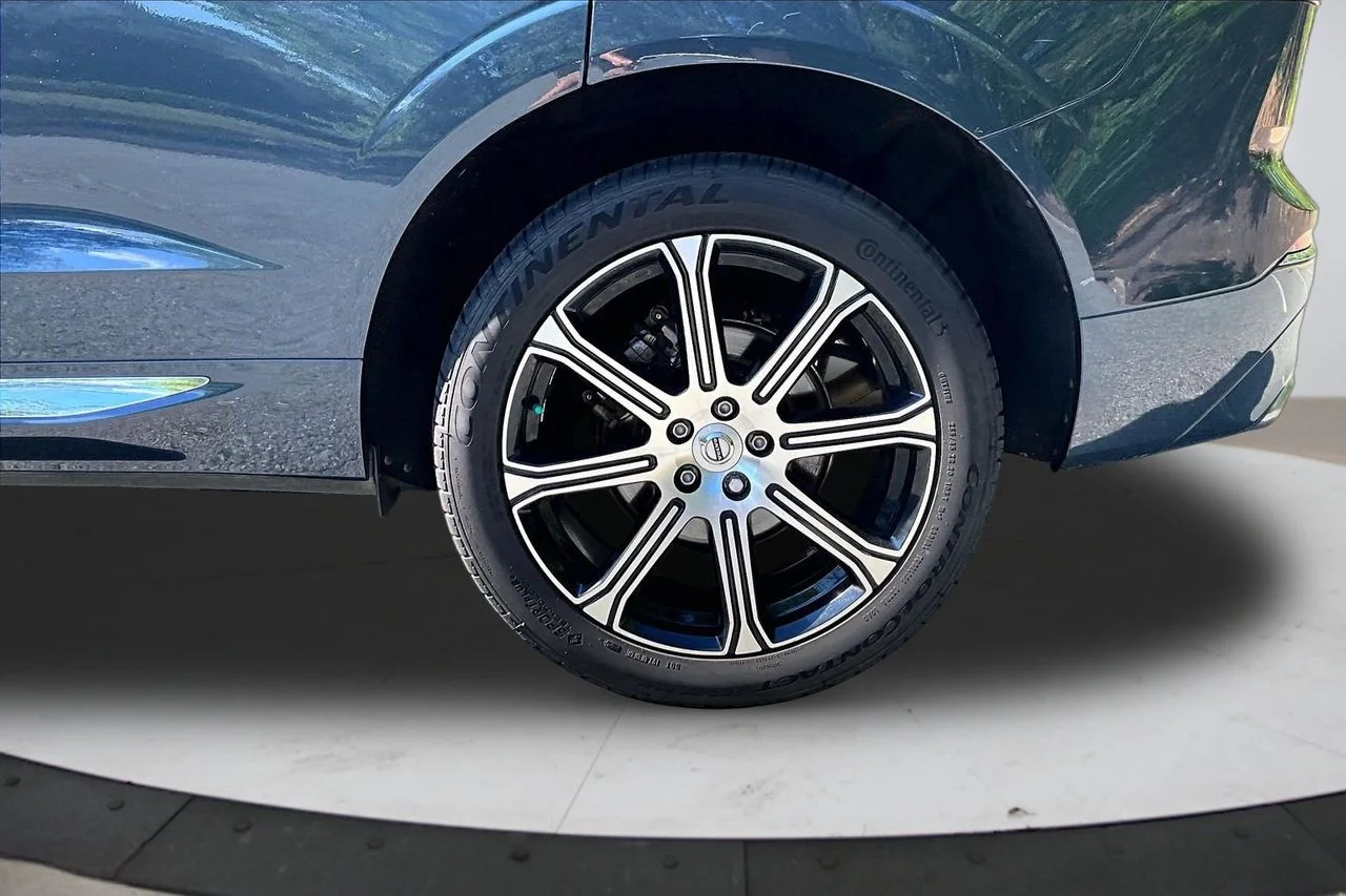Used 2021 Blue Volvo T5 Inscription image 35