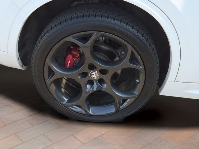 Used 2022 White Alfa Romeo Veloce image 11