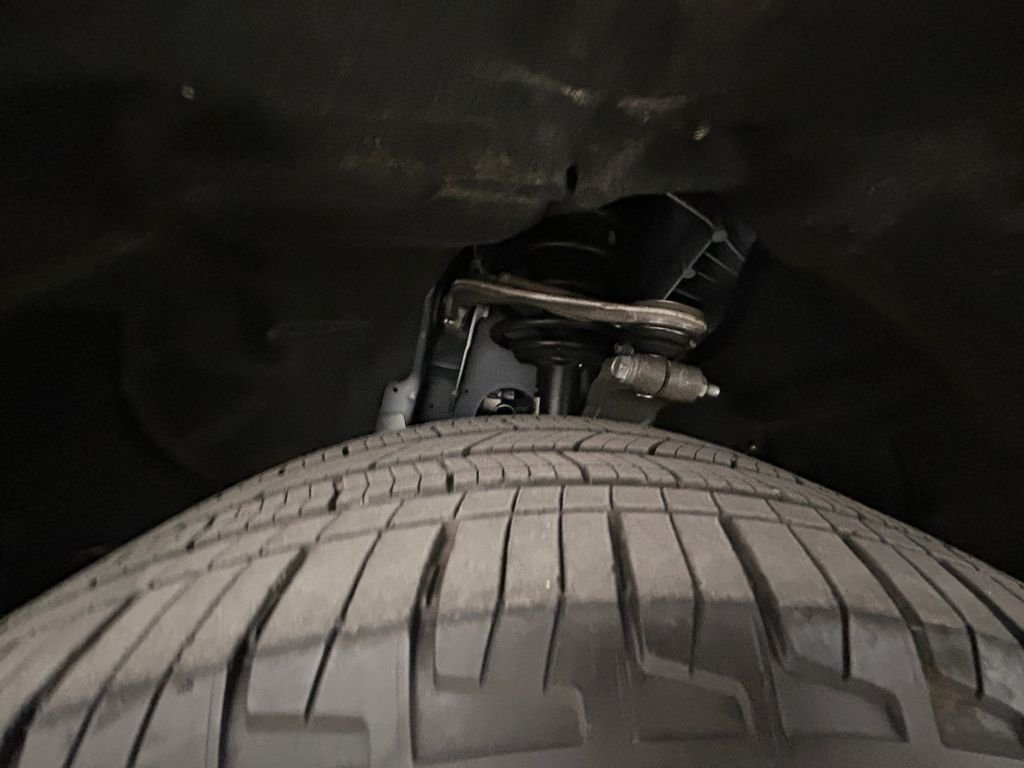 Used 2023 White Jeep Limited image 22