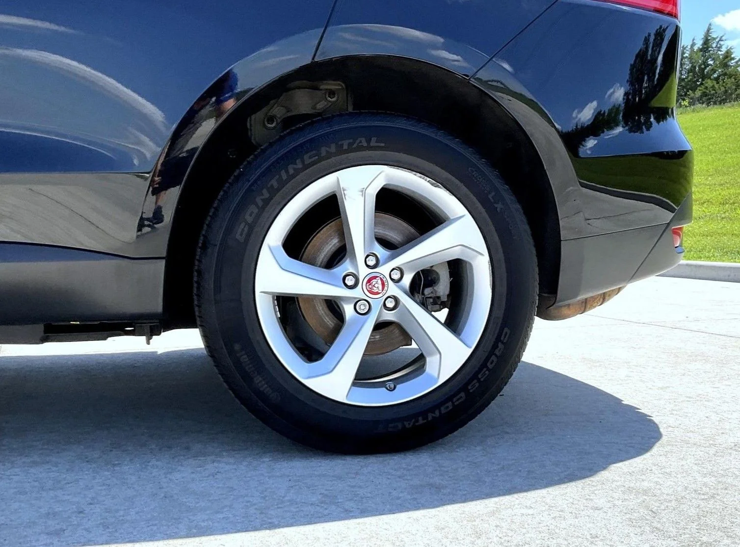 Used 2018 Black Jaguar 20d Premium image 23