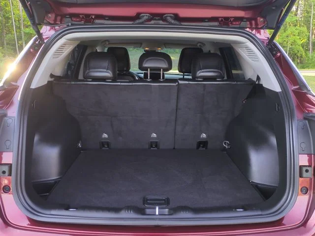 Used 2022 Red Jeep Latitude Lux image 23