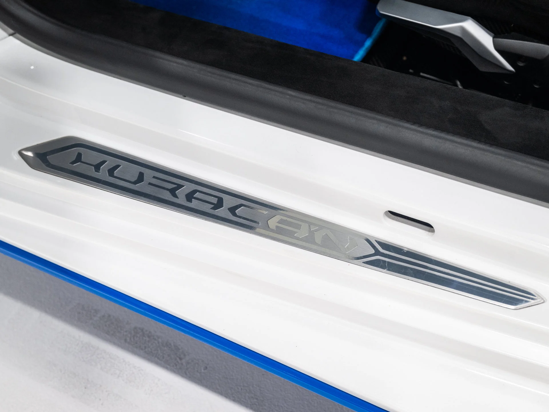 Used 2021 Bianco Asopo Metallic Lamborghini  image 35