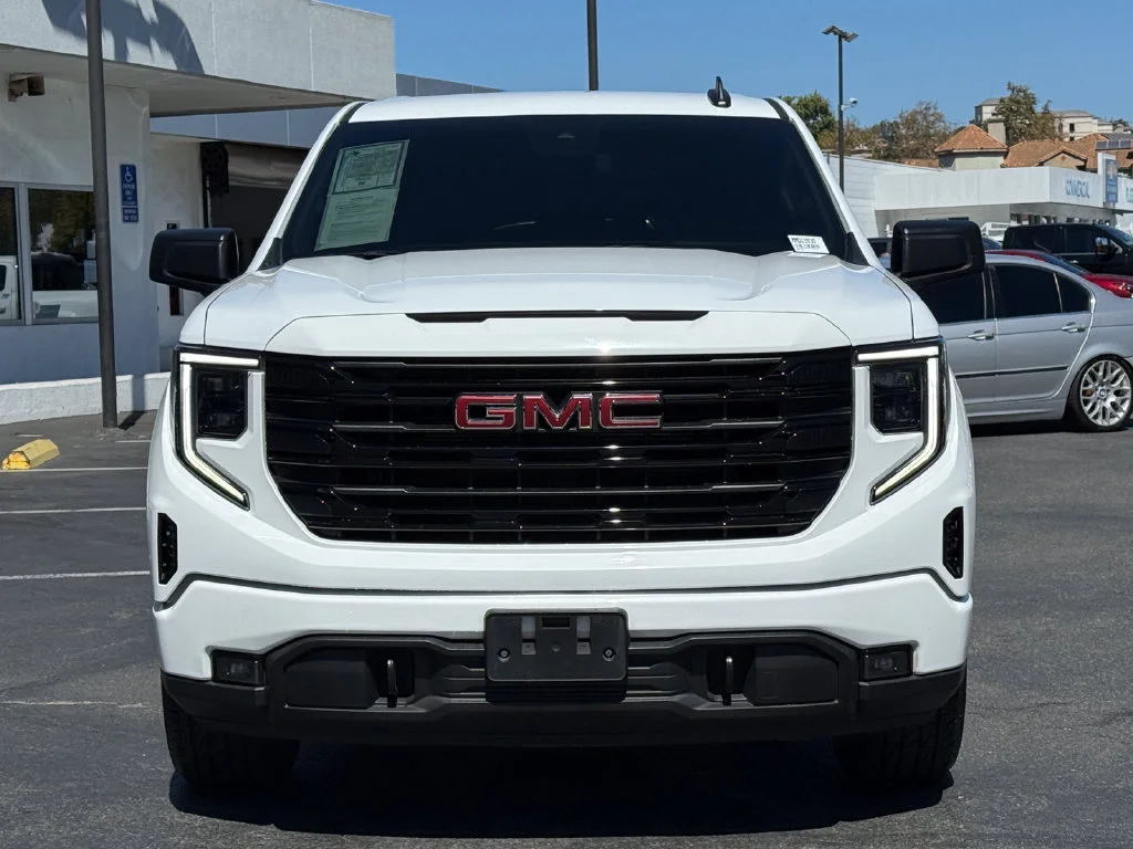 Used 2023 SUMMIT WHITE GMC Elevation image 4