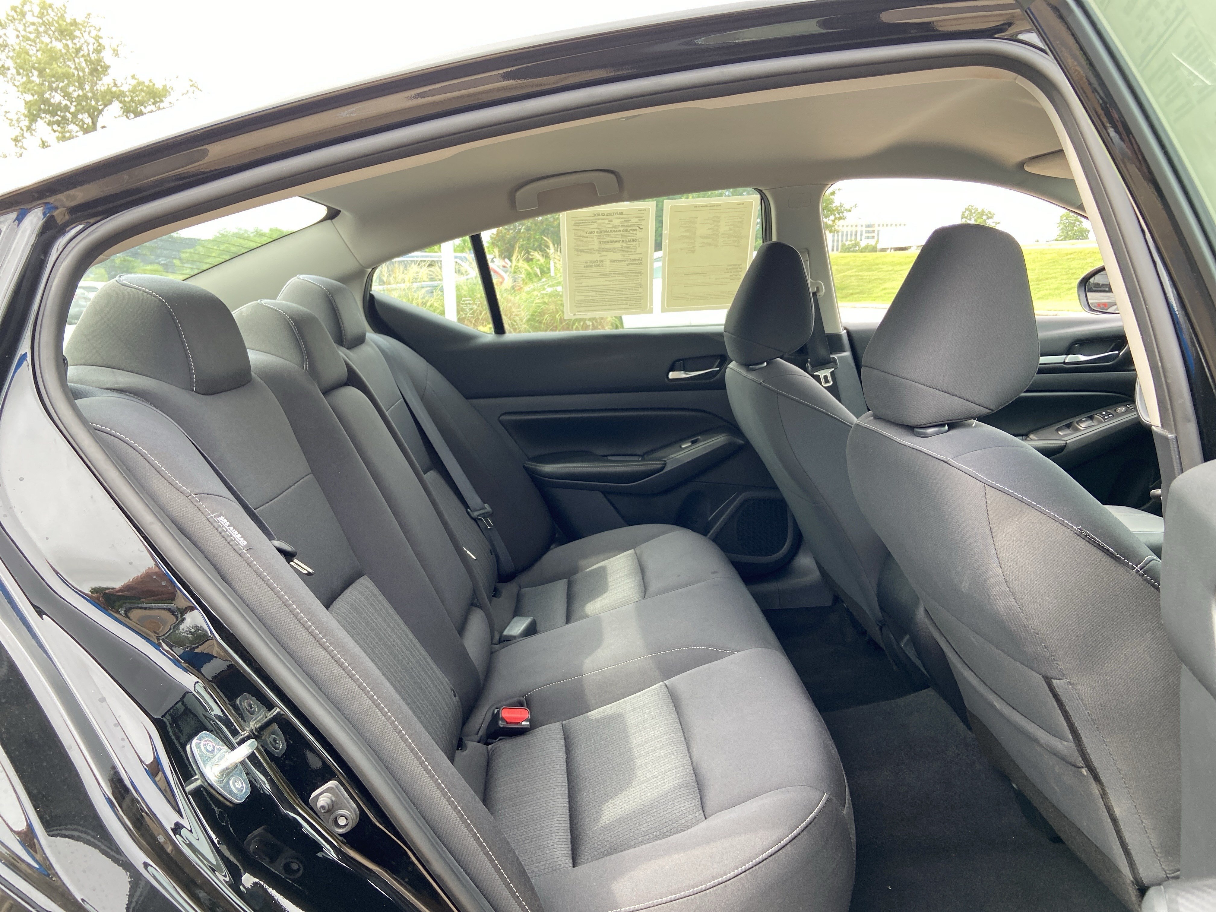 Used 2022 Super Black Nissan 2.5 SV image 14