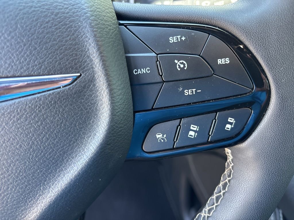 Used 2025 Blue Chrysler Limited image 15