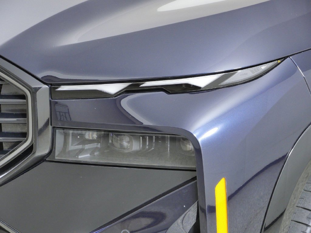 Used 2023 Carbon Black Metallic BMW Base image 4