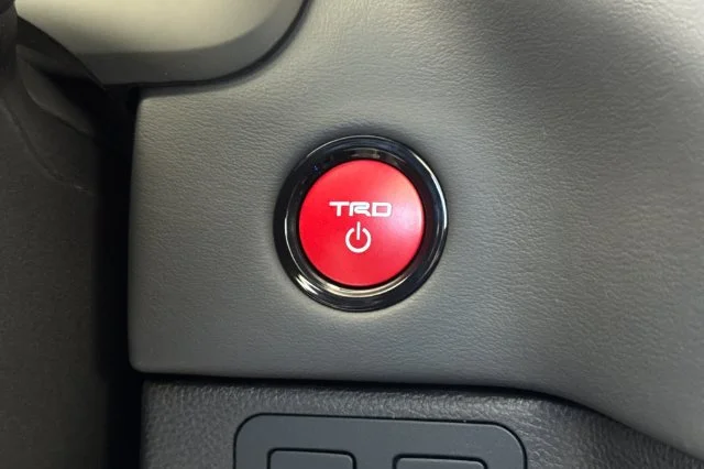 New 2026 Wind Chill Pearl <sup>1</sup> Toyota  Platinum image 25