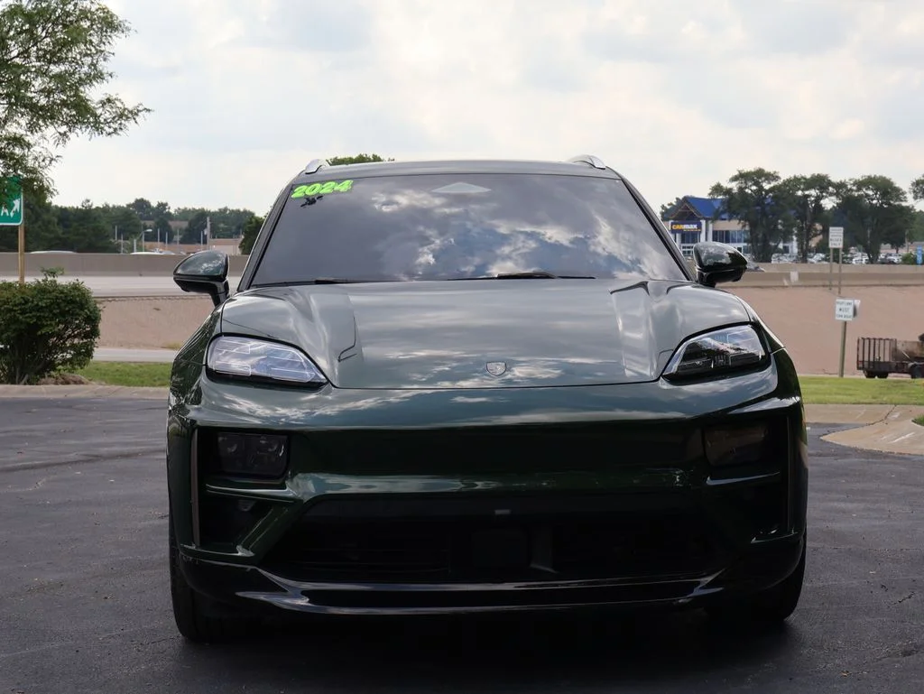 Used 2024 Oak Green Metallic Neo Porsche Turbo image 12