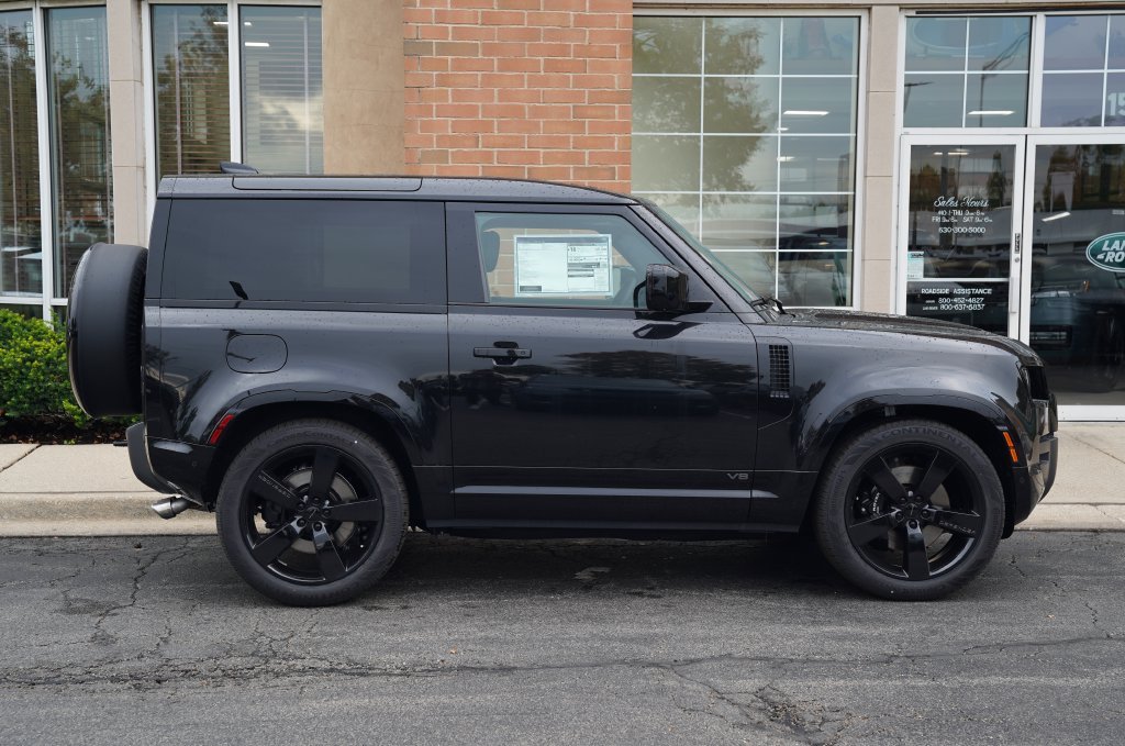 New 2026 Santorini Black Land Rover V8 image 7