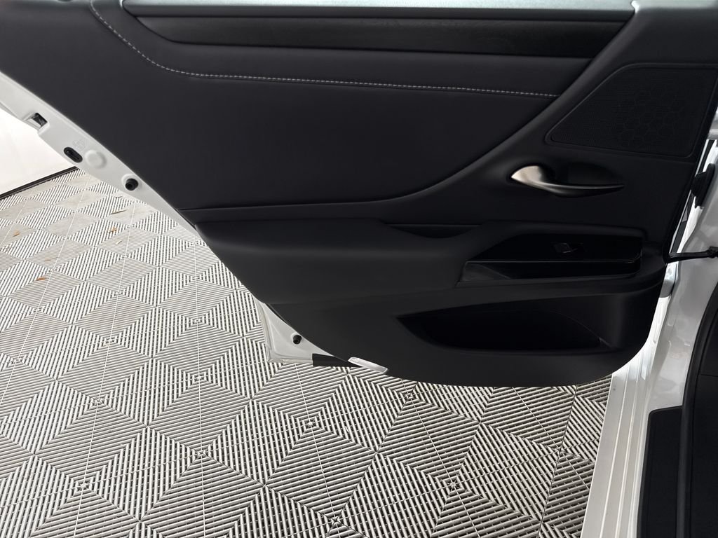 2022 Lexus ES Hybrid 300h - Photo 12