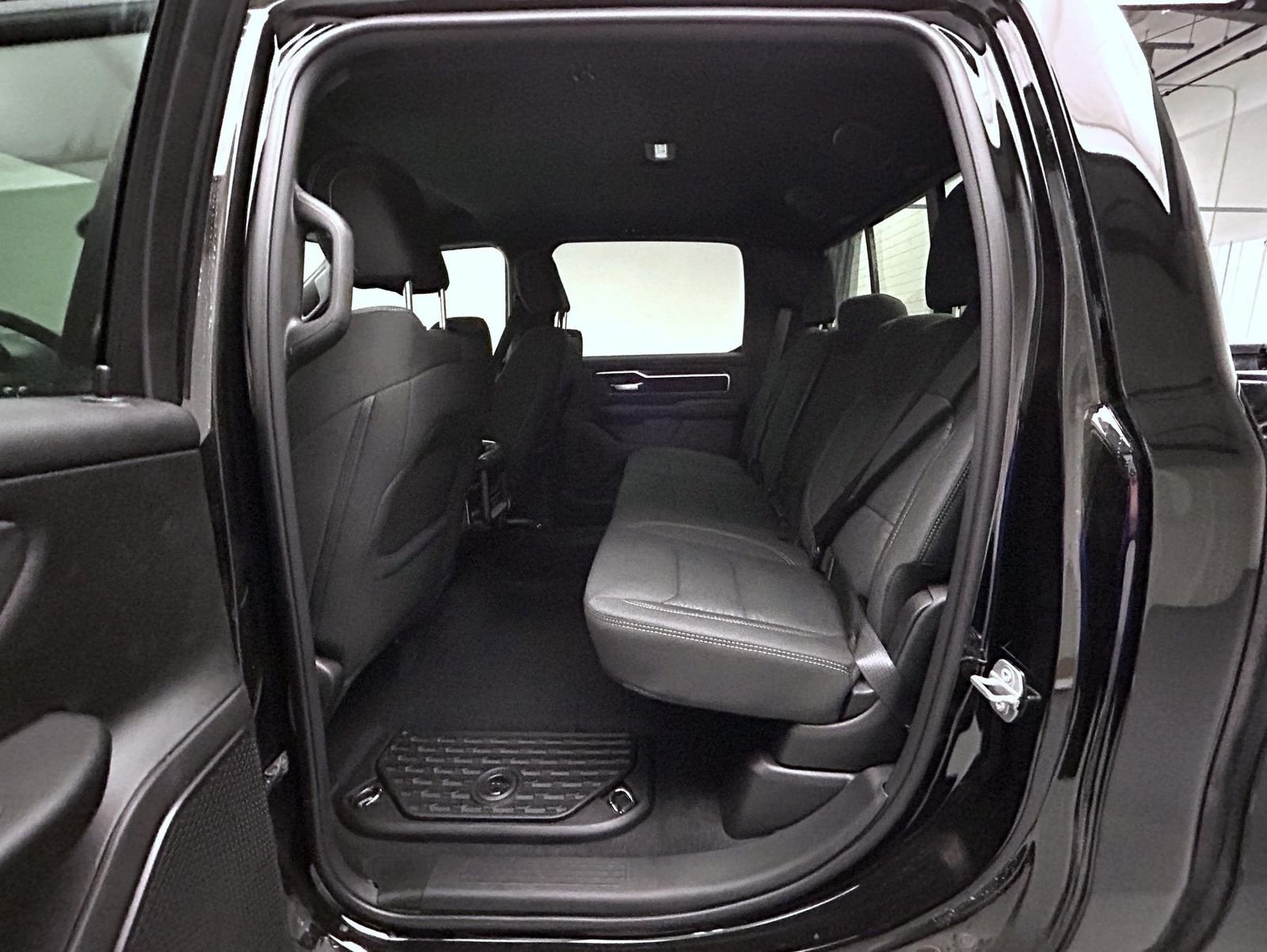 New 2026 Diamond Black Crystal Pearl-Coat Exterior Paint RAM Big Horn/Lone Star image 19