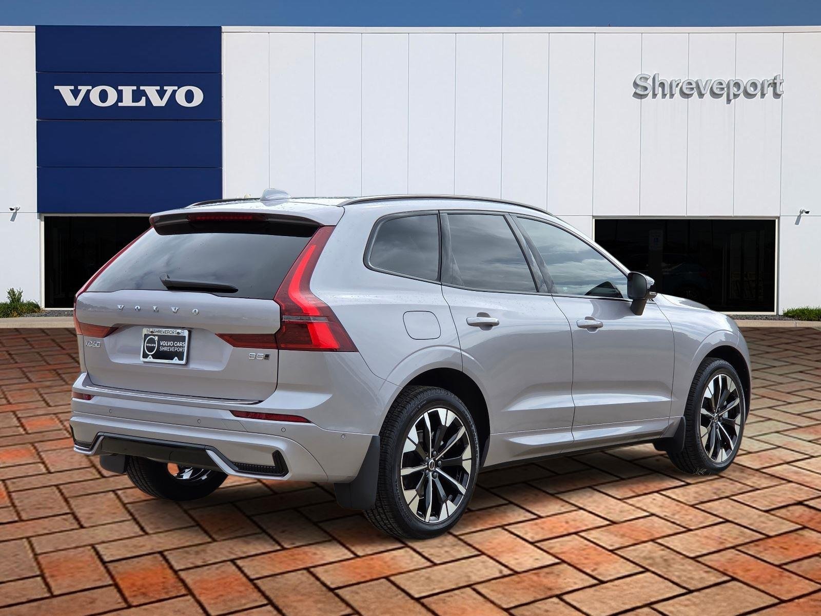 Used 2026 Aurora Silver Volvo Plus image 4