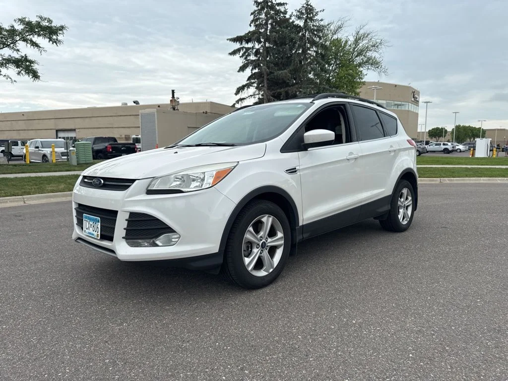Used 2014 White Ford SE image 1