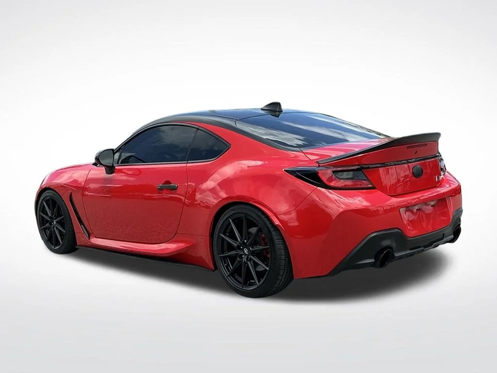 Used 2023  Toyota Premium image 4