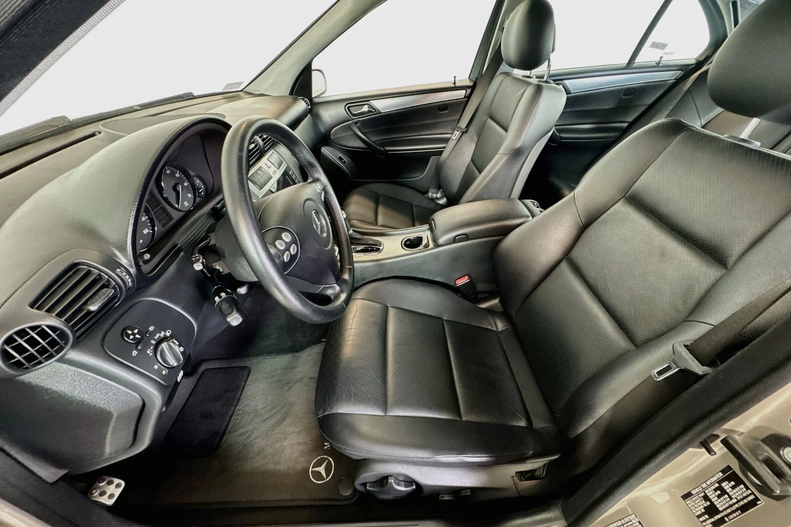 Used 2005 Gold Mercedes-Benz 1.8L image 17