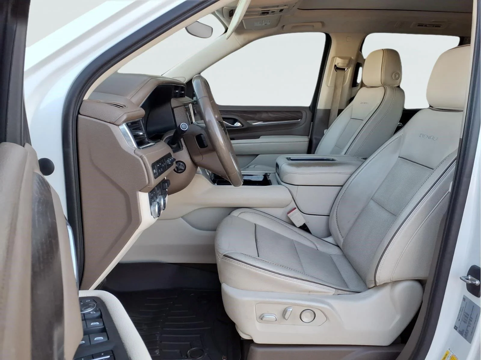 Used 2021 WHITE FROST TRICOAT GMC Denali image 19