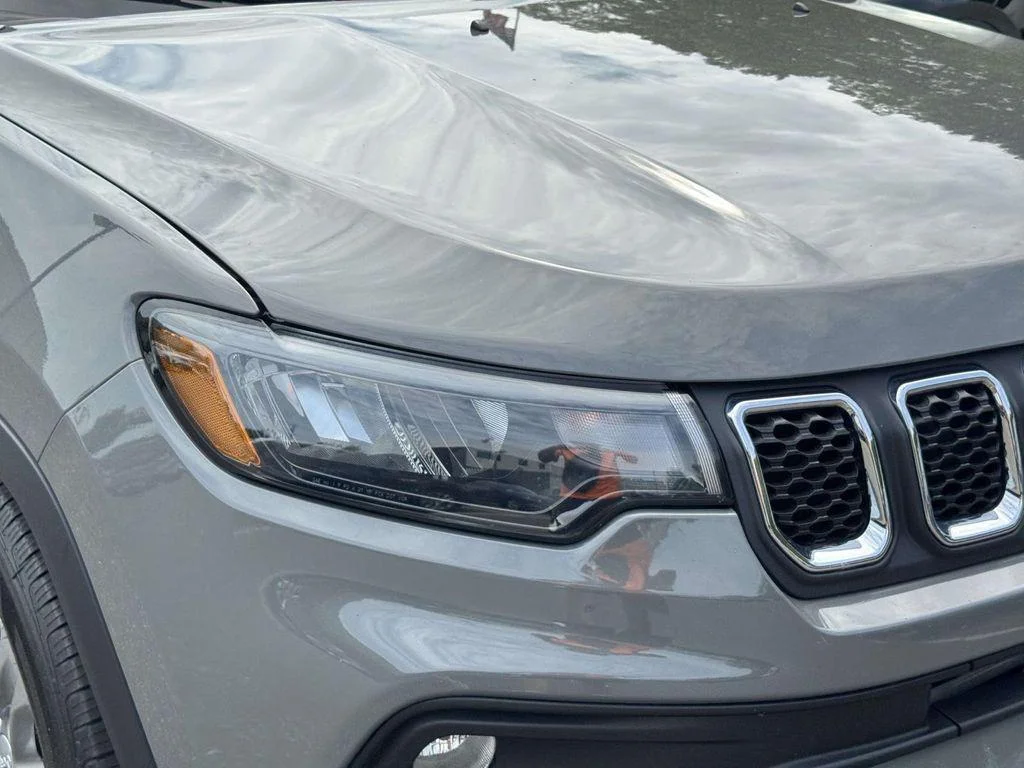 Used 2024 Sting-Gray Clearcoat Jeep Latitude 4x4 image 8