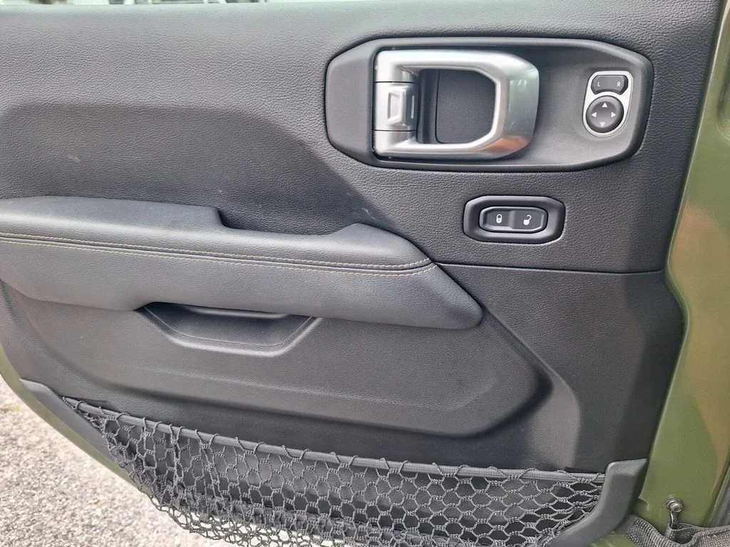 Used 2020 Green Jeep Unlimited Sahara image 20