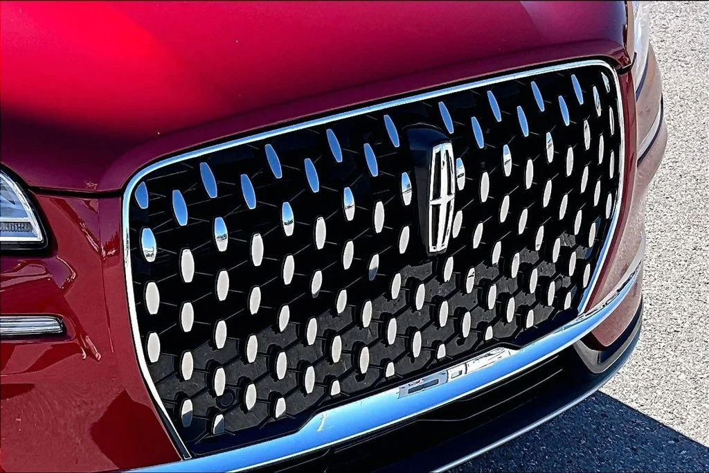 Used 2024 Red Lincoln Reserve image 27
