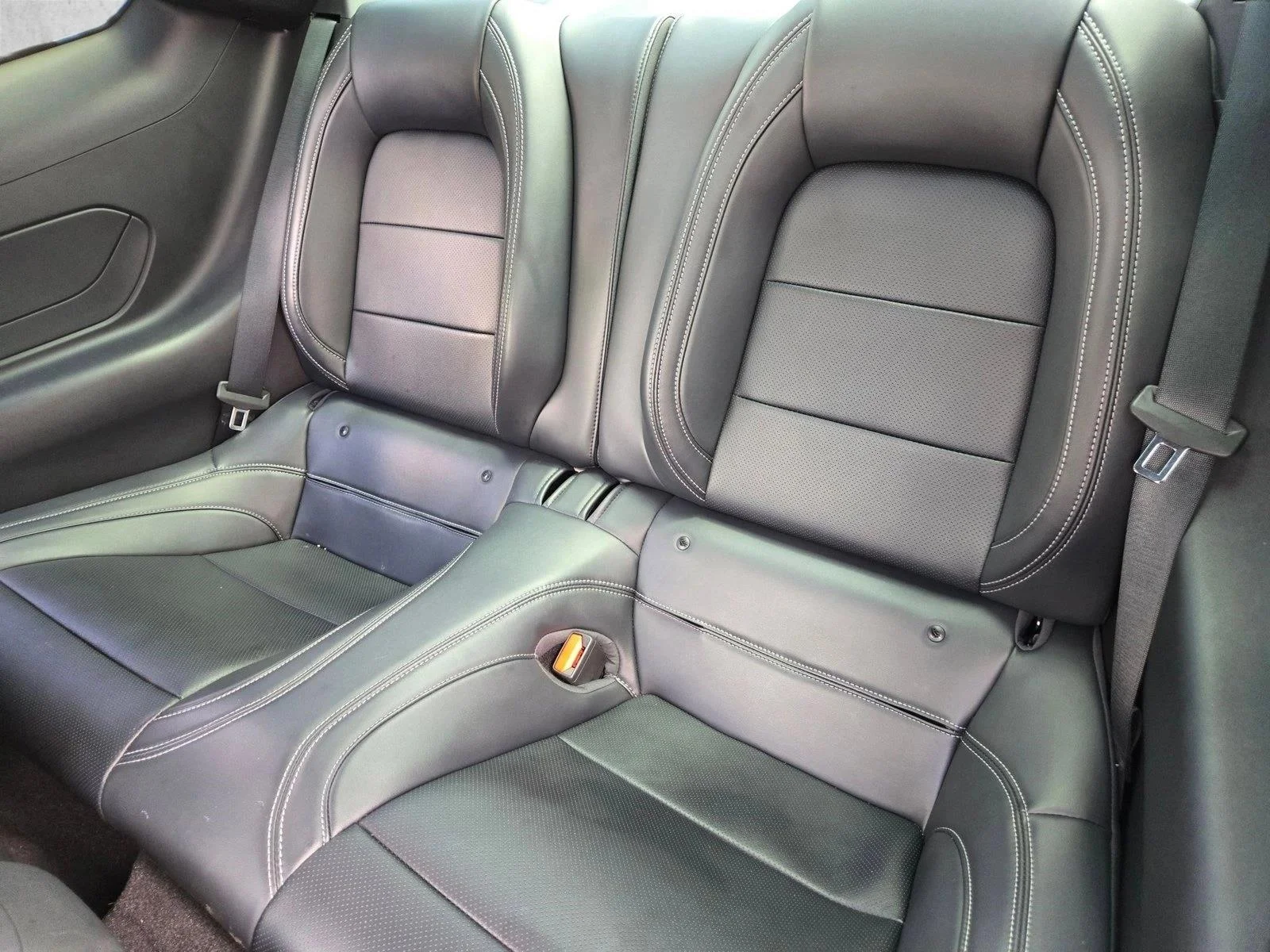 Used 2025 Oxford White Ford GT Premium image 16