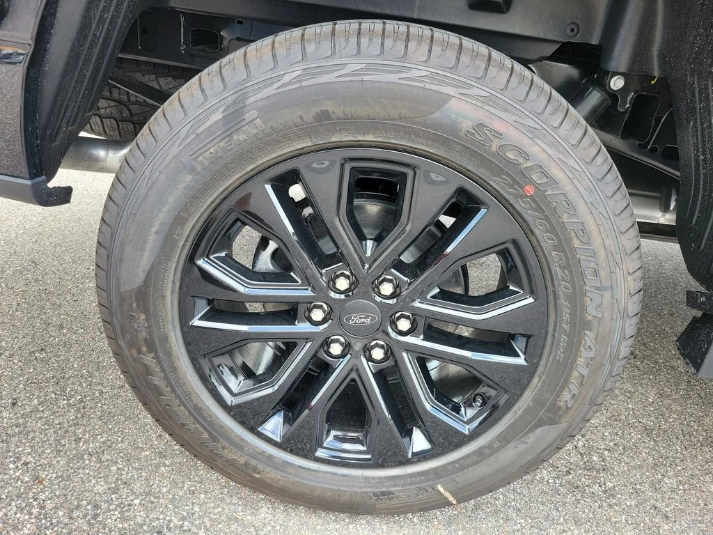 New 2026 Agate Black Metallic Ford XLT image 6