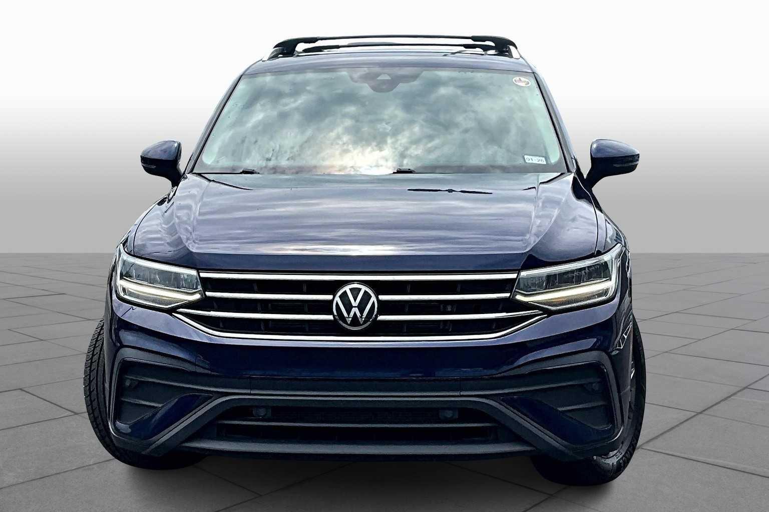 Used 2022 Atlantic Blue Metallic Volkswagen SE image 3