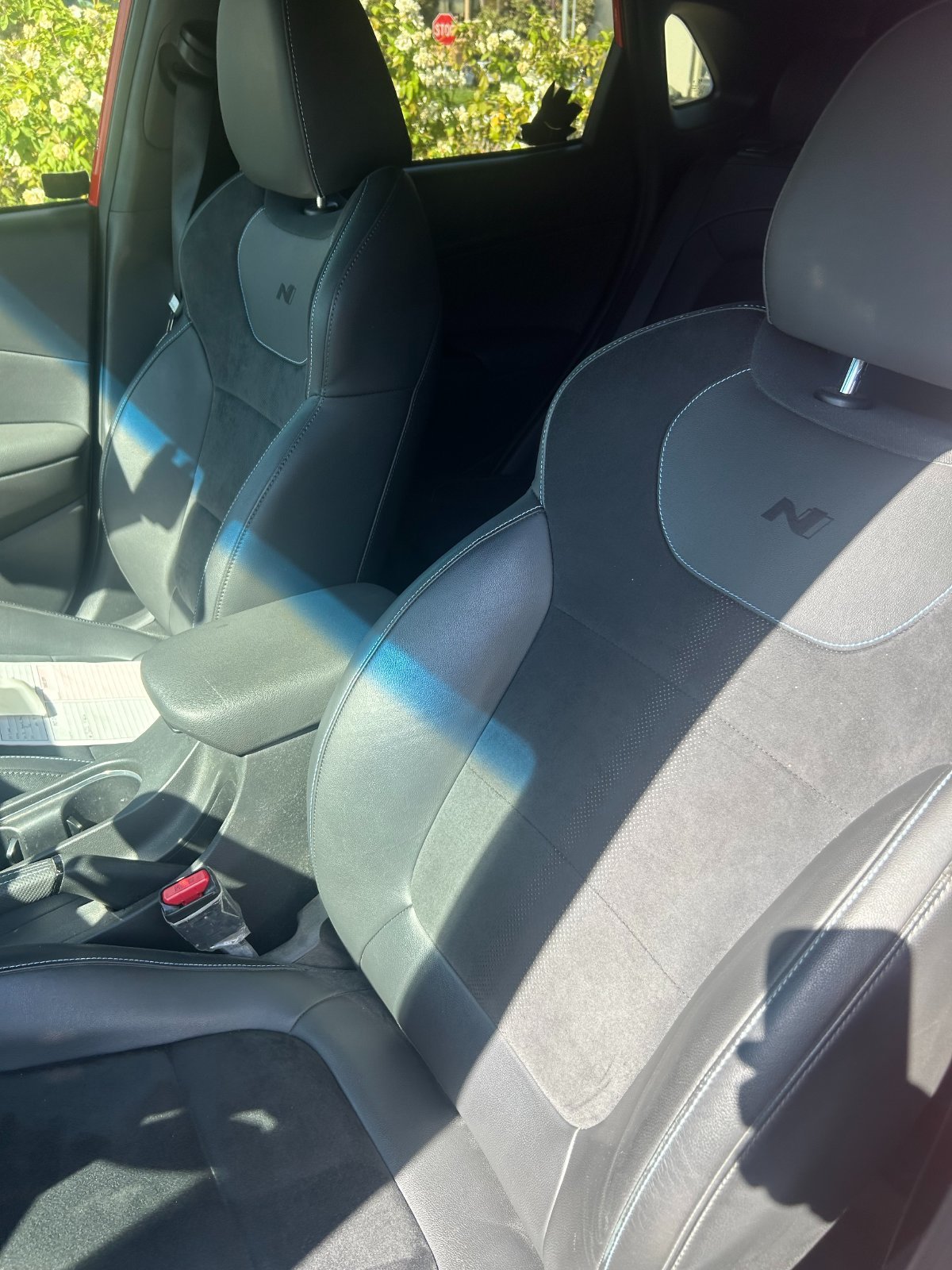 Used 2022 Red Hyundai Base image 9