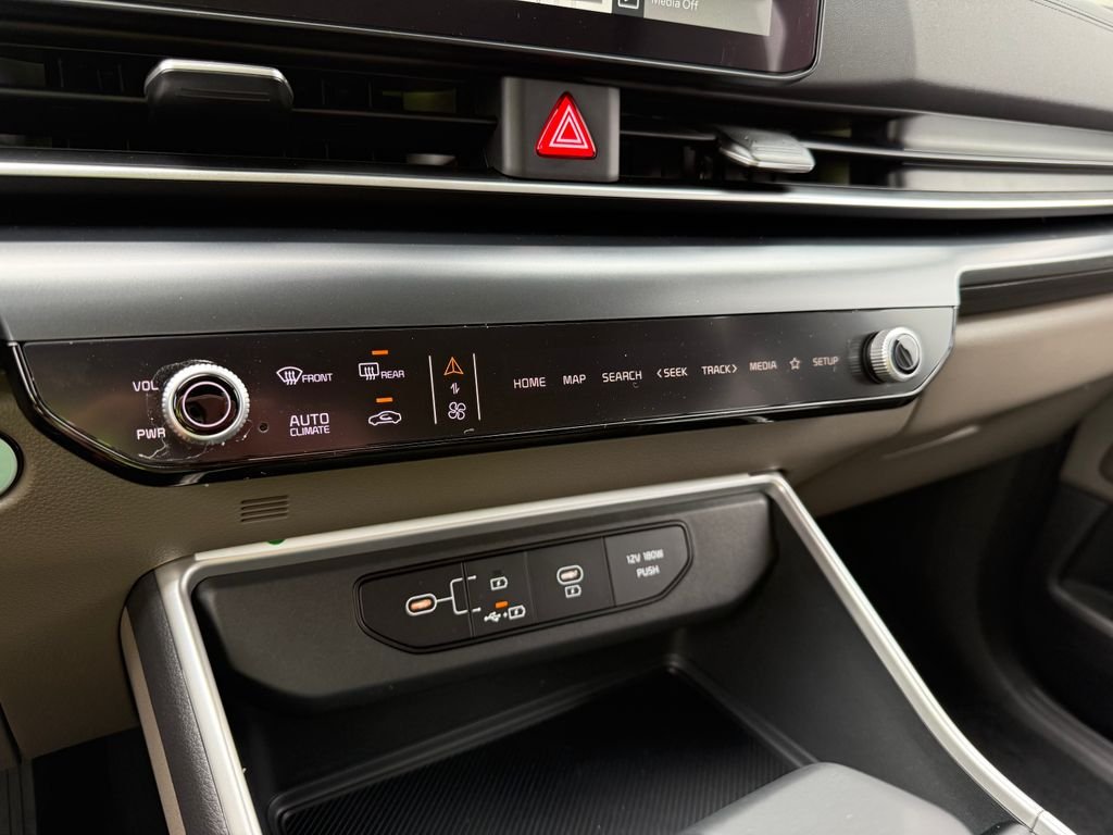New 2027 Snow White Pearl Kia LXS image 28