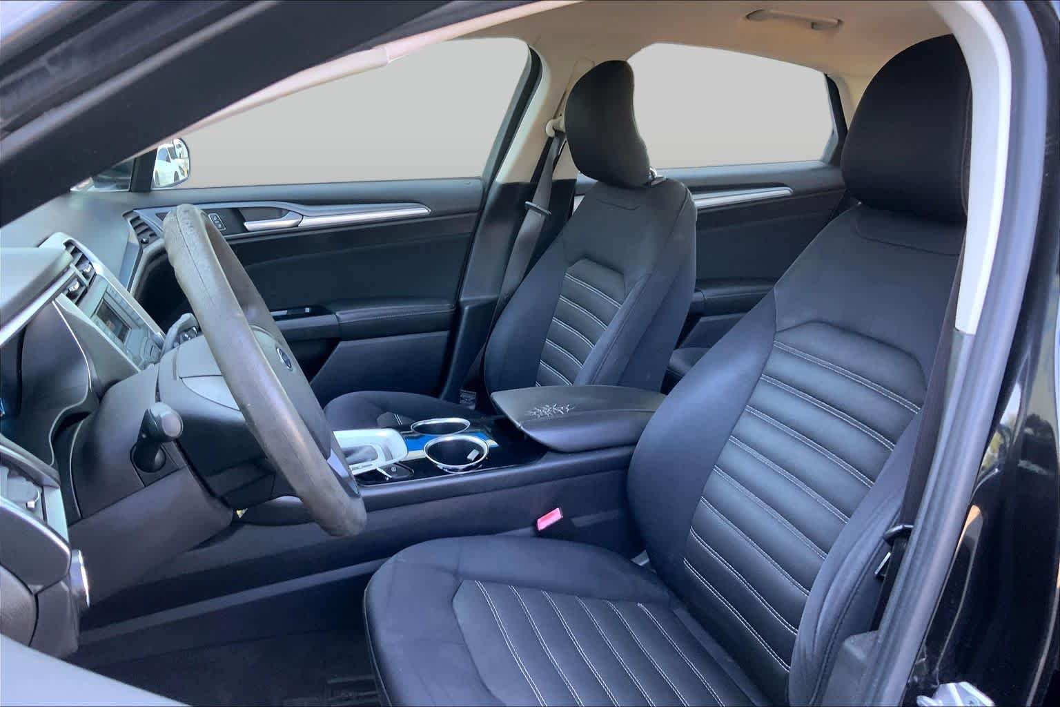 Pre-Owned 2013 Ford Fusion SE