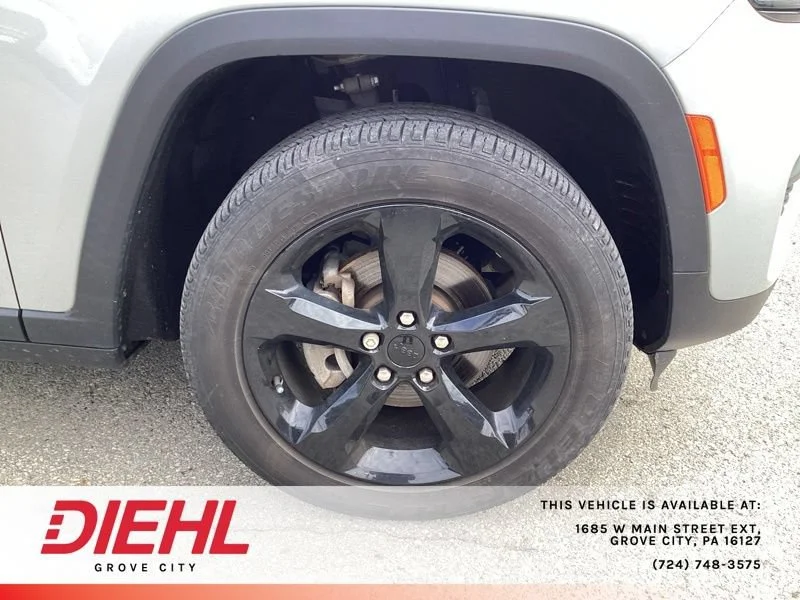 Used 2023 Silver Jeep Altitude X 4x4 image 9
