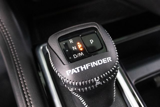 Used 2025 Silver Nissan Platinum image 27