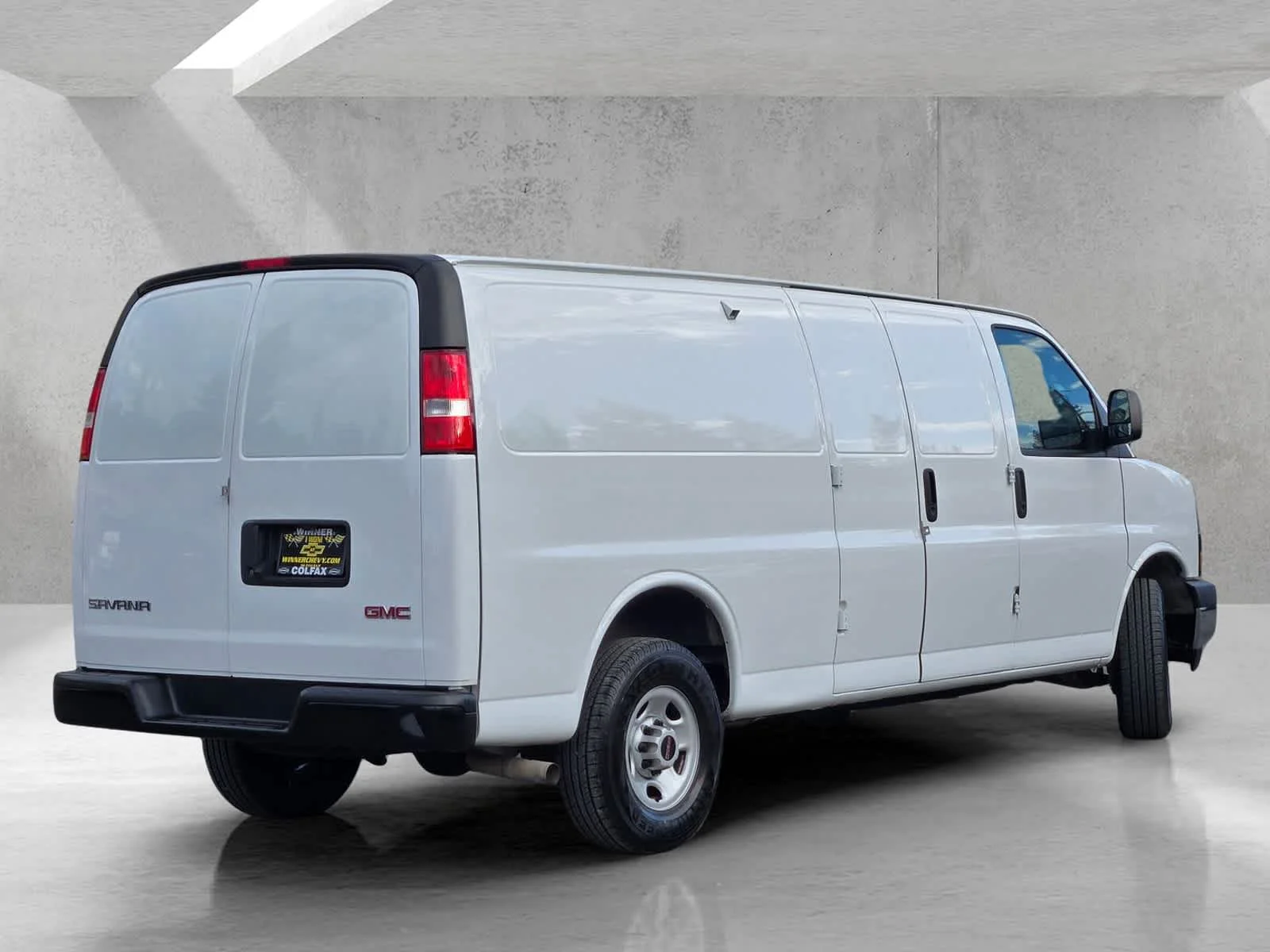 Used 2023 SUMMIT WHITE GMC 1WT image 4