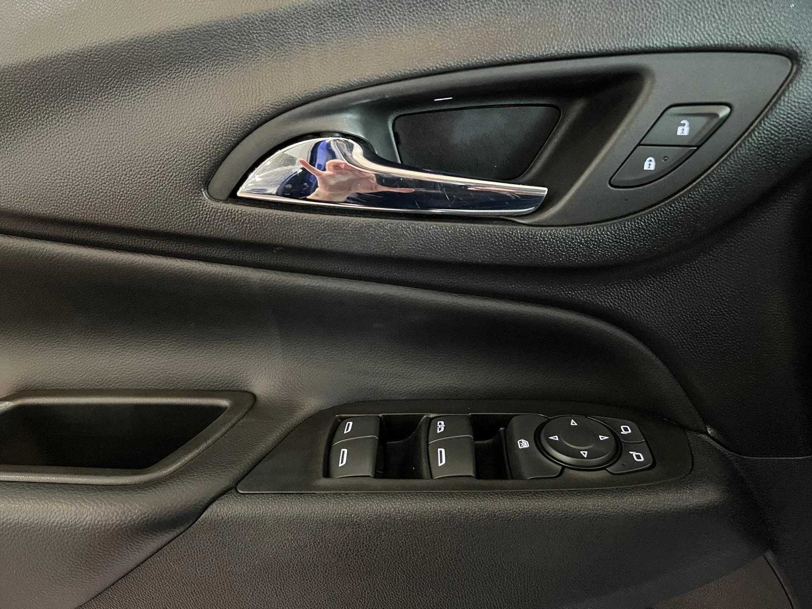 Used 2022 BLUE GLOW METALLIC Chevrolet LT image 10