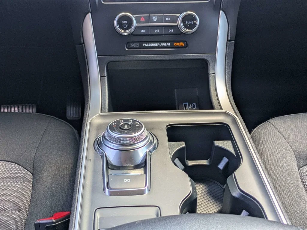 Used 2024 Silver Ford SE image 18