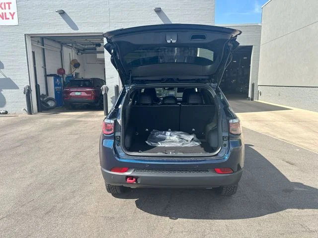New 2026 Fathom Blue Pearl-Coat Exterior Paint Jeep Trailhawk image 24