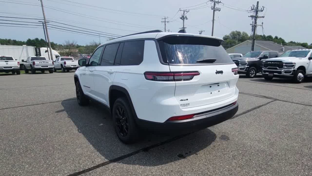 New 2026 Bright White Clear-Coat Exterior Paint Jeep Laredo Altitude image 6