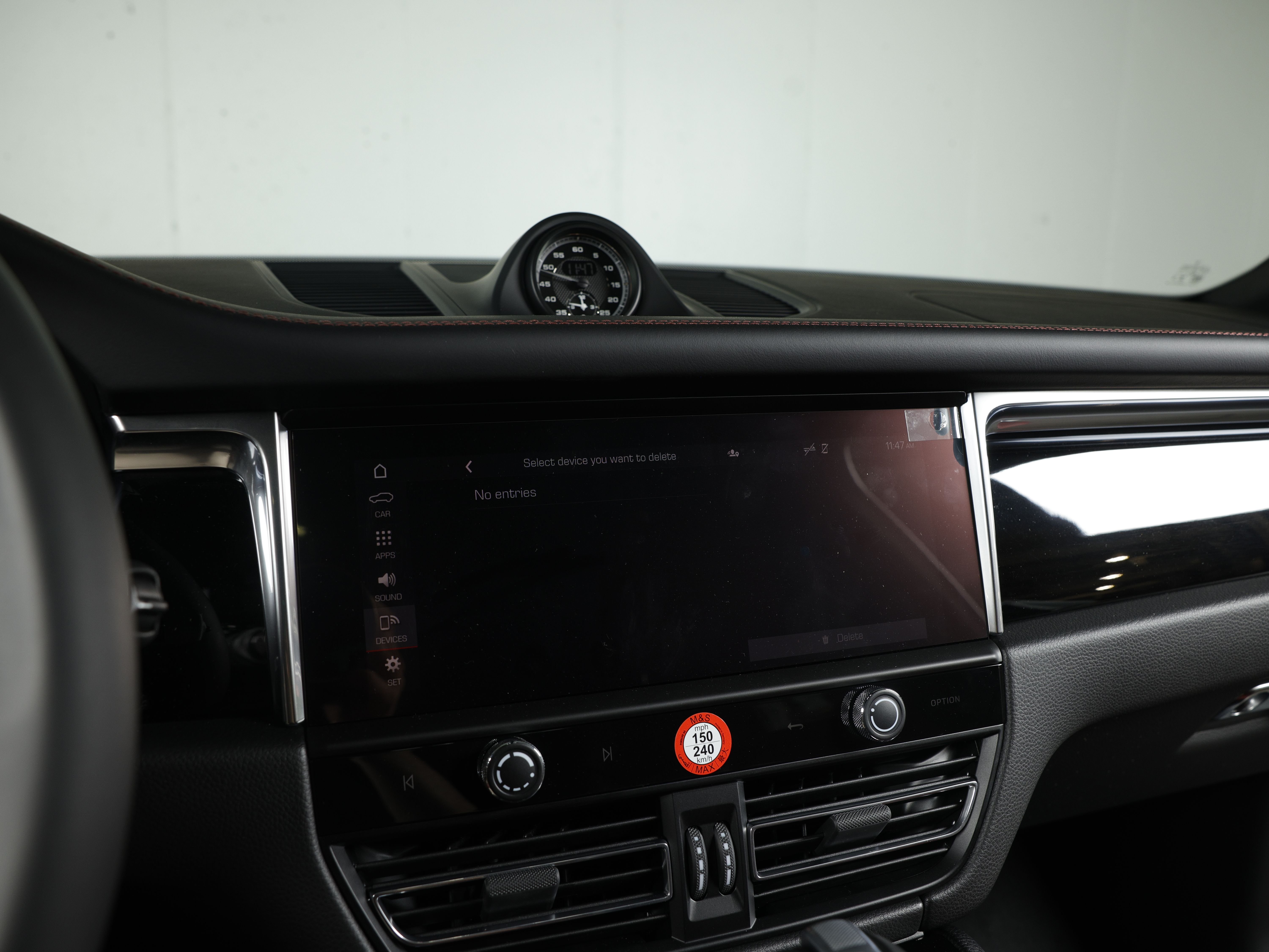 2026 Porsche Macan T - Photo 29