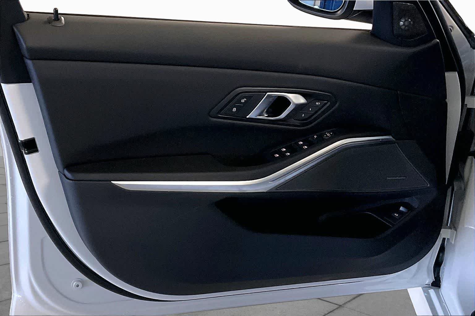 New 2026 Mineral White Metallic BMW 330i NA image 10